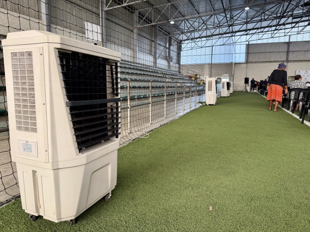 Large indoor sports centre with distributed air cooler placement